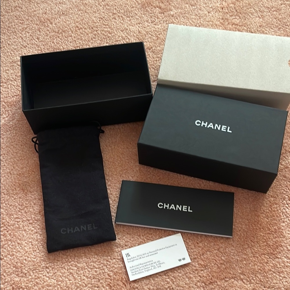 CHANEL Black and White Gift Box Collection 100% Authentic